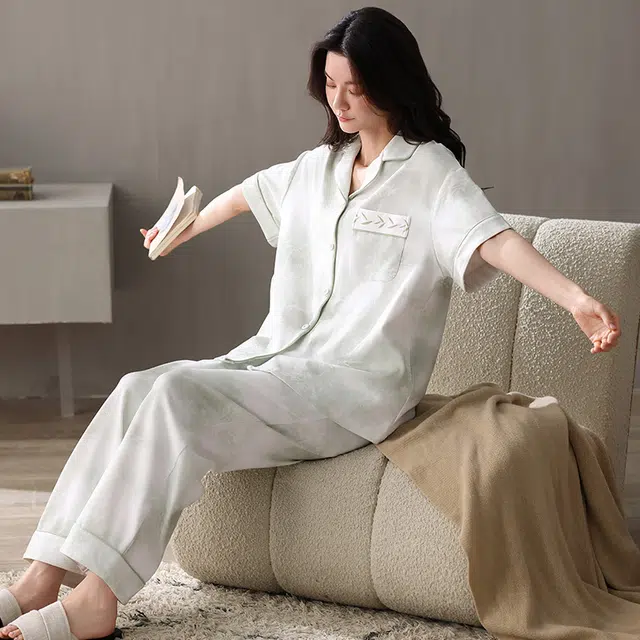 俏薇妮 柔软纯棉温馨水墨画翻领短袖家居服休闲宽松实用可外睡衣套装 女款 灰色