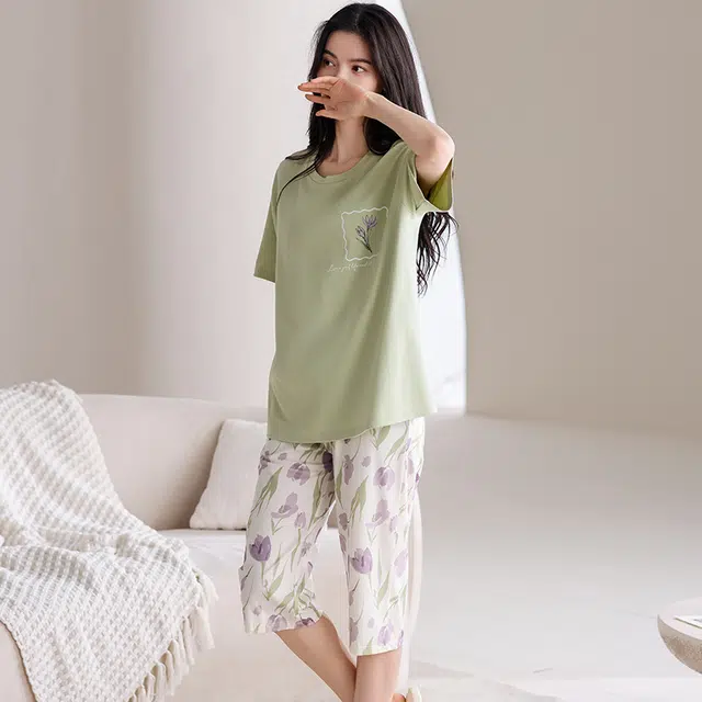 俏薇妮 简约纯棉时尚可爱花朵高级感短袖七分裤带胸垫家居服柔软舒适透气休闲宽松凉感可外穿睡衣套装 女款