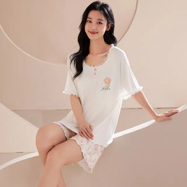 俏薇妮 简约时尚柔软可爱高级感带胸垫短袖家居服舒适透气休闲凉感可外穿睡衣套装 女款 白色