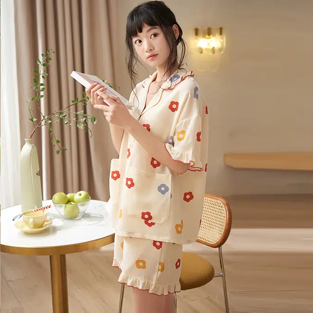 俏薇妮 简约温馨可爱小清新碎花高级感短袖短裤家居服休闲宽松舒适凉爽透气可外穿夏季睡衣套装 女款 黄色