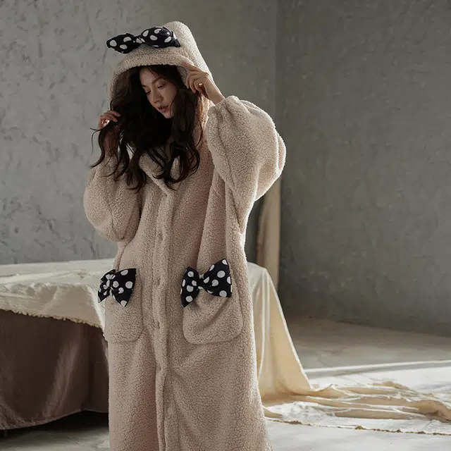 俏薇妮 甜美可爱保暖可外穿家居服睡袍 女款 杏色