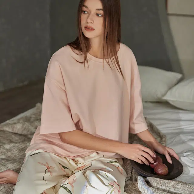 俏薇妮 简约纯色高级感柔软带胸垫短袖长裤凉感棉家居服舒适透气休闲可外穿睡衣套装 女款 粉红色