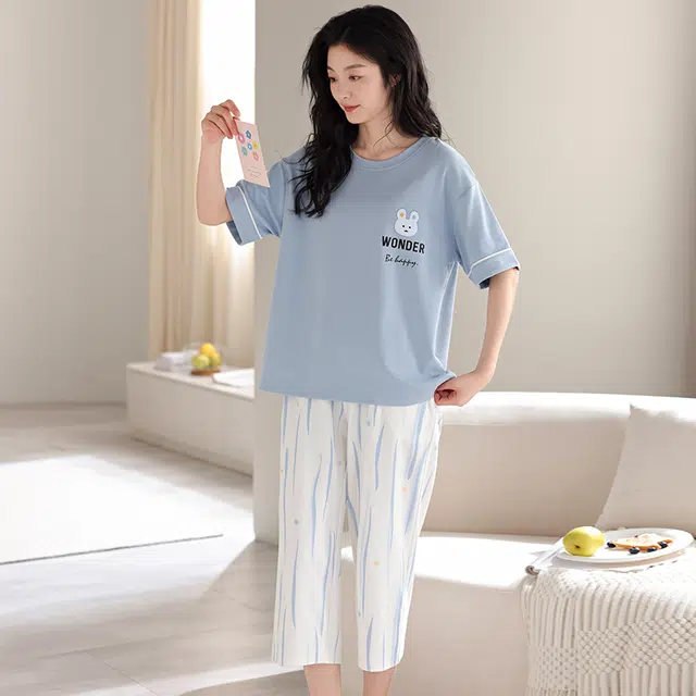 俏薇妮 简约可爱时尚温馨慵懒高级感短袖七分裤带胸垫家居服柔软舒适透气休闲宽松凉感可外穿睡衣套装 女款