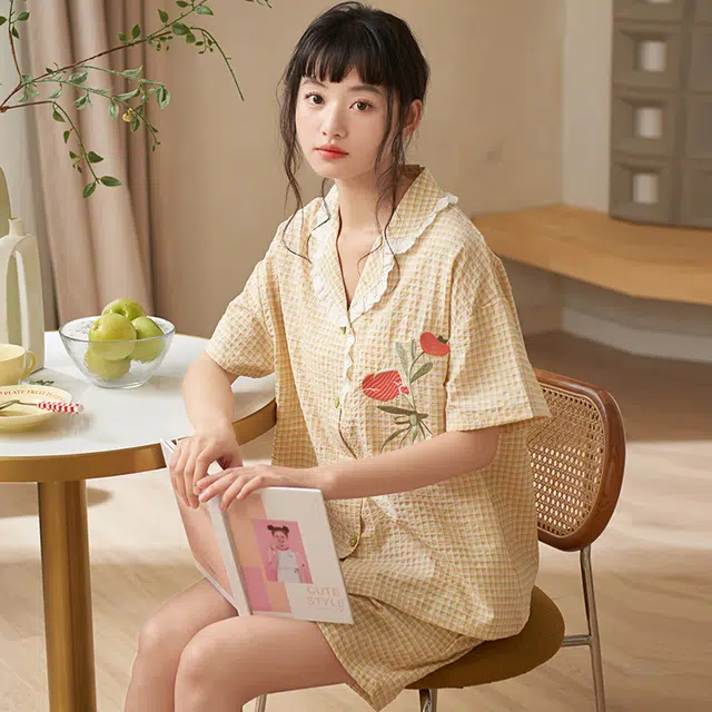 俏薇妮 简约温馨可爱时尚高级感短袖短裤家居服休闲宽松舒适凉爽透气可外穿夏季睡衣套装 女款 杏色