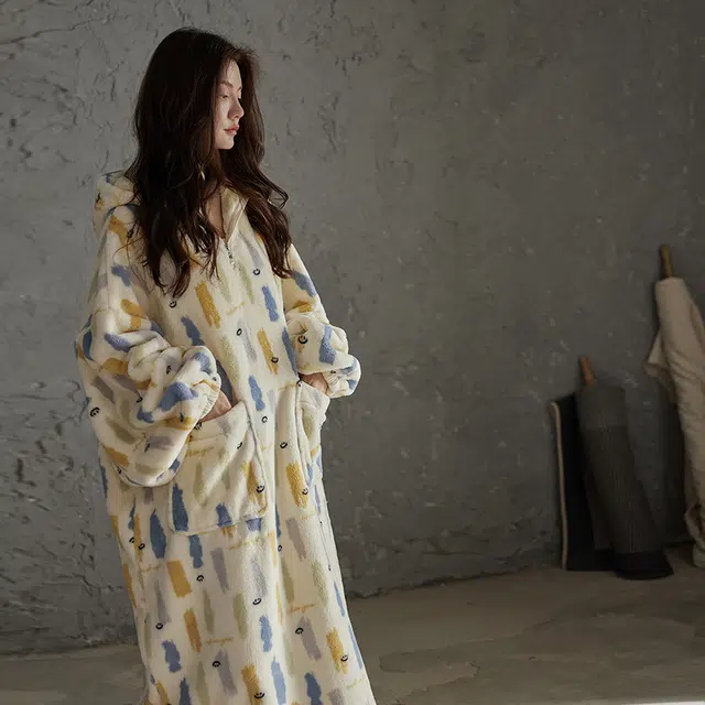 俏薇妮 简约舒适休闲长袖睡袍 女款 多巴胺