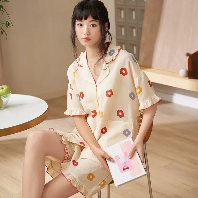 俏薇妮 简约温馨可爱小清新碎花高级感短袖短裤家居服休闲宽松舒适凉爽透气可外穿夏季睡衣套装 女款 黄色