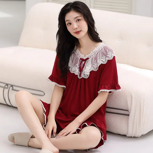 俏薇妮 简约纯色柔软蕾丝边高级感短袖短裤家居服休闲宽松舒适凉爽透气可外穿睡衣套装 女款 红色