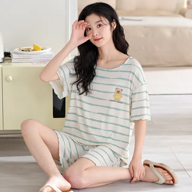 俏薇妮 简约凉感时尚潮流高级感带胸垫短袖短裤家居服舒适透气休闲宽松可外穿睡衣套装 女款