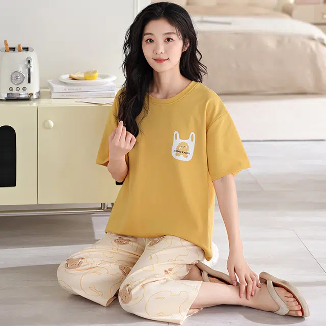 俏薇妮 简约可爱时尚慵懒高级感短袖七分裤带胸垫家居服柔软舒适透气休闲宽松凉感可外穿睡衣套装 女款