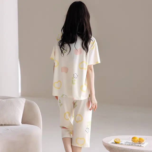 俏薇妮 简约纯棉可爱时尚温馨慵懒高级感短袖七分裤带胸垫家居服柔软舒适透气休闲宽松凉感可外穿睡衣套装 女款