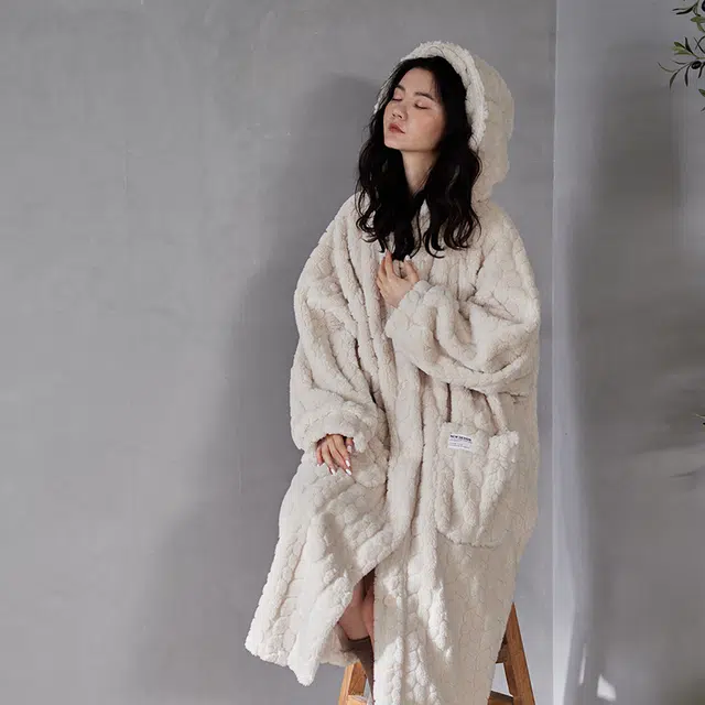 俏薇妮 麦穗长款珊瑚绒 加绒加厚连帽保暖可外穿家居服睡袍/浴袍 女款 杏色