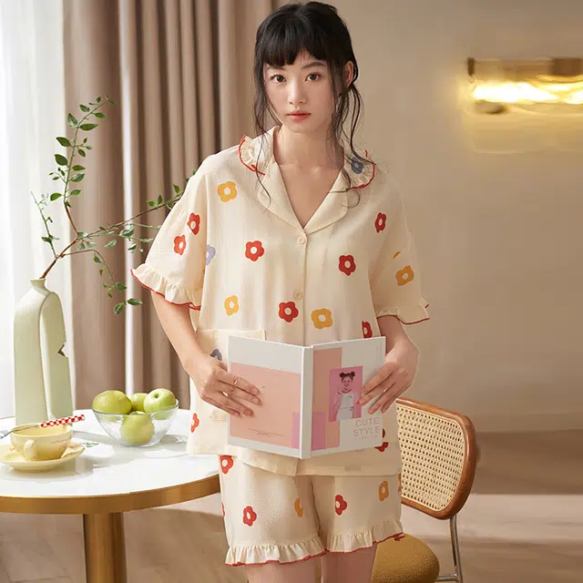 俏薇妮 简约温馨可爱小清新碎花高级感短袖短裤家居服休闲宽松舒适凉爽透气可外穿夏季睡衣套装 女款 黄色