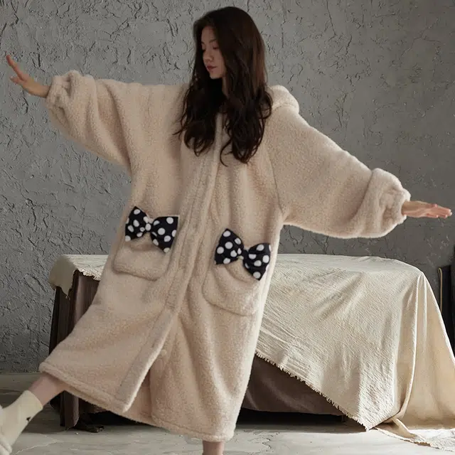 俏薇妮 甜美可爱保暖可外穿家居服睡袍 女款 杏色