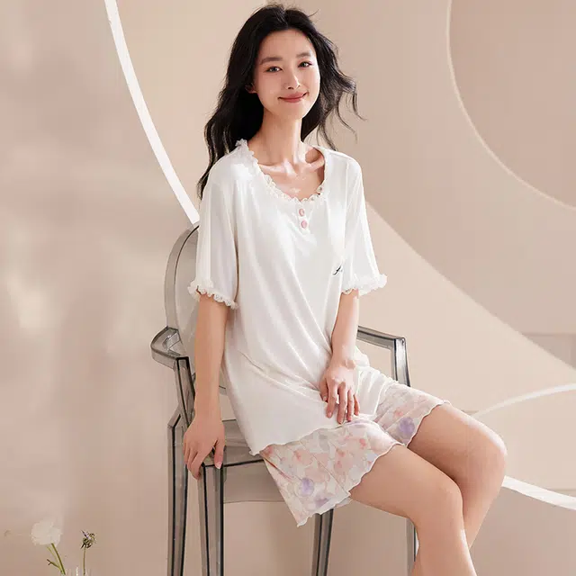 俏薇妮 简约时尚柔软可爱高级感带胸垫短袖家居服舒适透气休闲凉感可外穿睡衣套装 女款 白色