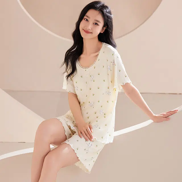 俏薇妮 简约时尚柔软碎花可爱高级感带胸垫短袖家居服舒适透气休闲凉感可外穿睡衣套装 女款 浅黄色