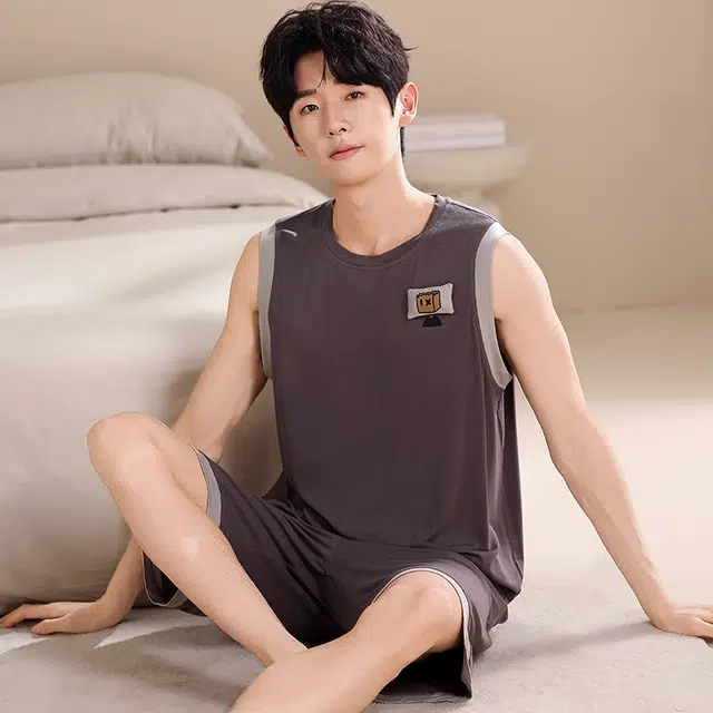 俏薇妮 柔软时尚简约纯色运动风高级感背心短裤家居服舒适透气休闲凉感可外穿睡衣套装 男款 深灰色