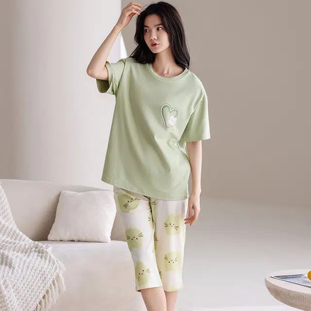 俏薇妮 时尚慵懒简约可爱高级感短袖七分裤带胸垫家居服柔软舒适透气休闲宽松凉感可外穿睡衣套装 女款