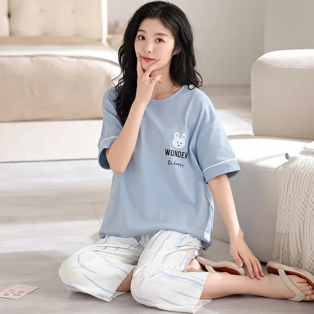 俏薇妮 简约可爱时尚温馨慵懒高级感短袖七分裤带胸垫家居服柔软舒适透气休闲宽松凉感可外穿睡衣套装 女款