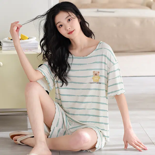 俏薇妮 简约凉感时尚潮流高级感带胸垫短袖短裤家居服舒适透气休闲宽松可外穿睡衣套装 女款
