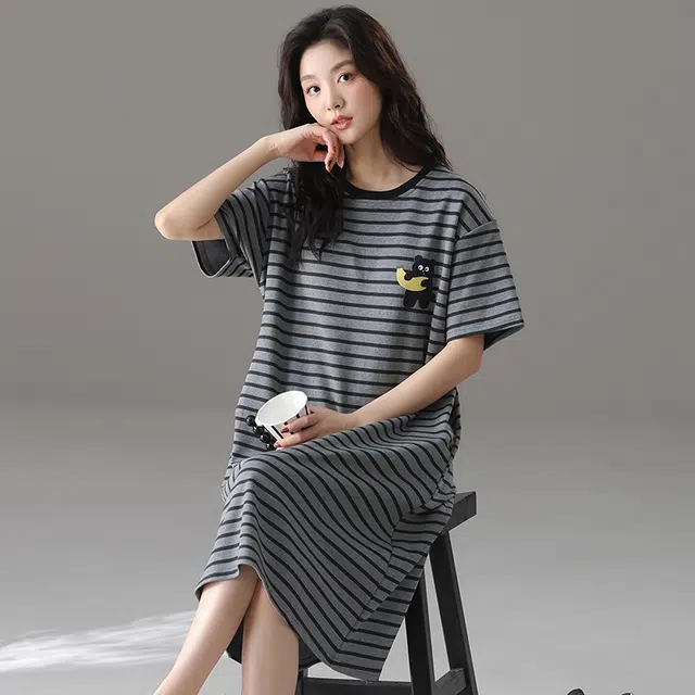 俏薇妮 简约柔软时尚条纹舒适凉爽透气可外穿短袖睡裙 女款 灰色