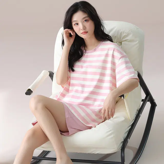 俏薇妮 纯棉简约柔软纯色时尚可爱条纹圆领带胸垫短袖高级感家居服休闲舒适凉爽透气可外穿睡衣套装 女款 粉红色