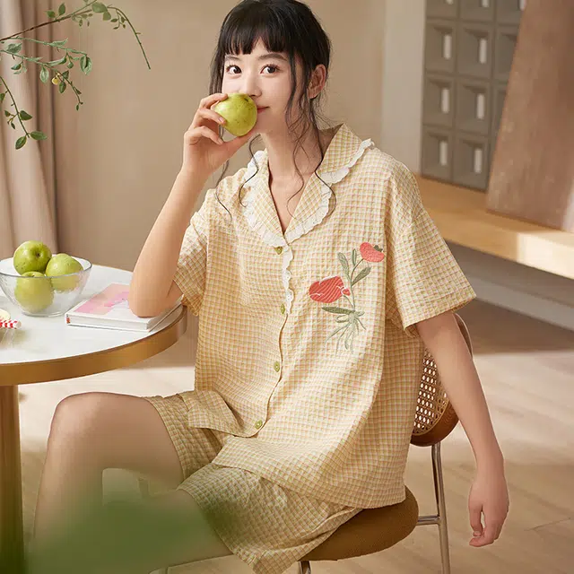 俏薇妮 简约温馨可爱时尚高级感短袖短裤家居服休闲宽松舒适凉爽透气可外穿夏季睡衣套装 女款 杏色