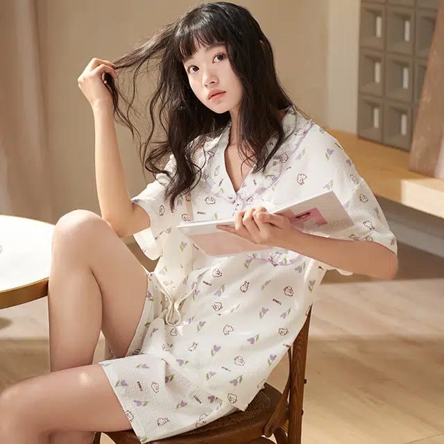 俏薇妮 简约温馨碎花高级感短袖短裤家居服休闲宽松舒适凉爽透气可外穿夏季睡衣套装 女款 米白色