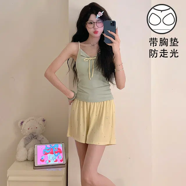 俏薇妮 胸垫系列 简约冰丝凉感柔软时尚吊带短裤家居服舒适透气休闲宽松可外穿夏季睡衣套装 女款