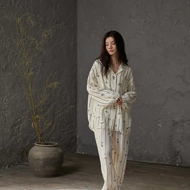 俏薇妮 简约时尚熊猫图案柔软高级感长袖长裤家居服休闲舒适可外穿睡衣套装 女款 米白色