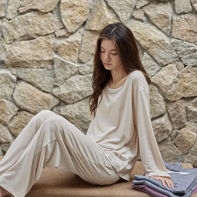 俏薇妮 简约纯色时尚带胸垫防凸点圆领高级感家居服休闲舒适可外穿睡衣套装 女款 米白色