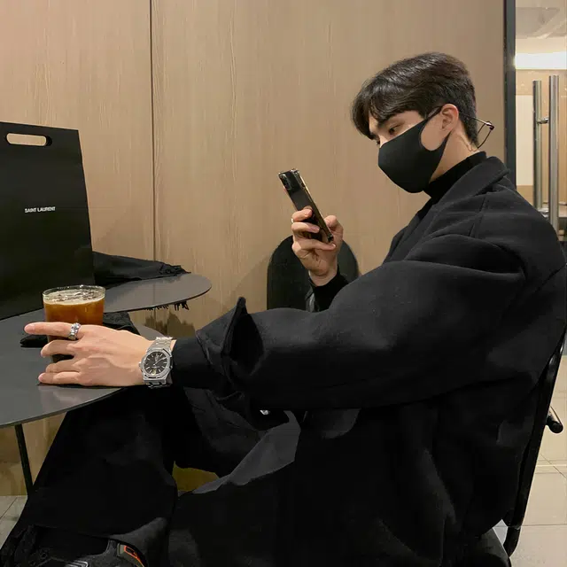 V