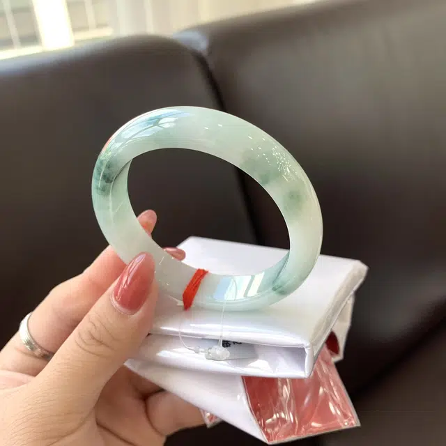 翠亨祥 大气优雅小圈口细糯胶底飘花 糯种 翡翠手镯 女款