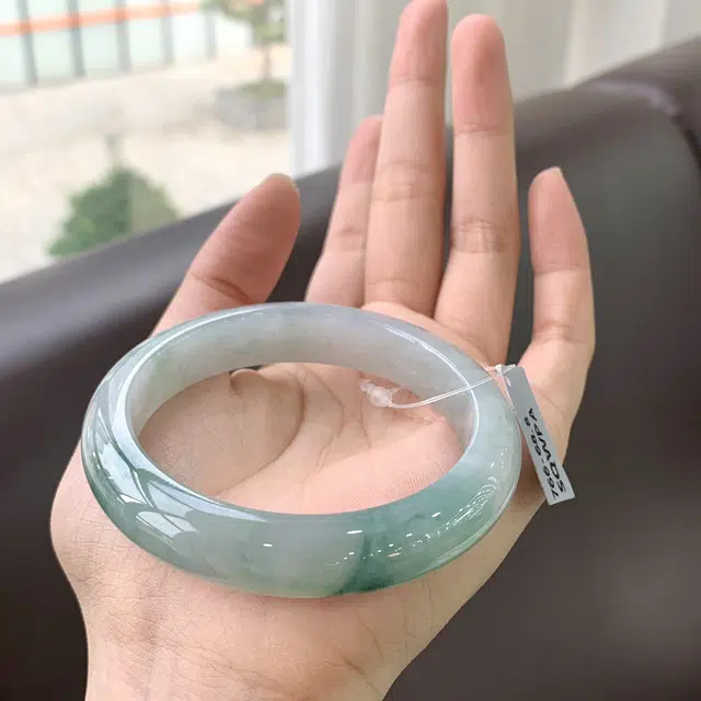 翠亨祥 正圈 飘蓝绿花半山水新中式国风 糯种 翡翠手镯 女款