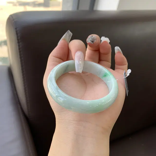 翠亨祥 新中式飘绿花正圈 糯种 翡翠手镯 女款