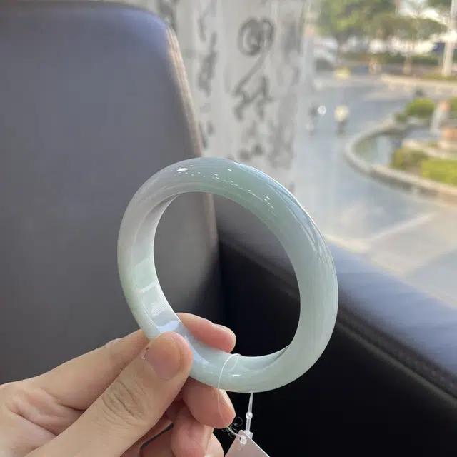 翠亨祥 淡春彩优雅大气 糯种 翡翠手镯 女款