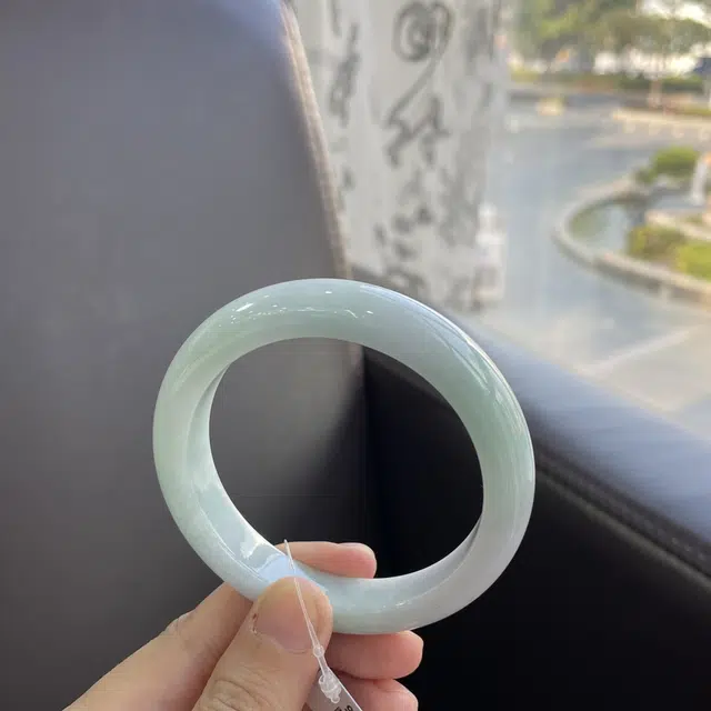 翠亨祥 淡春彩优雅大气 糯种 翡翠手镯 女款