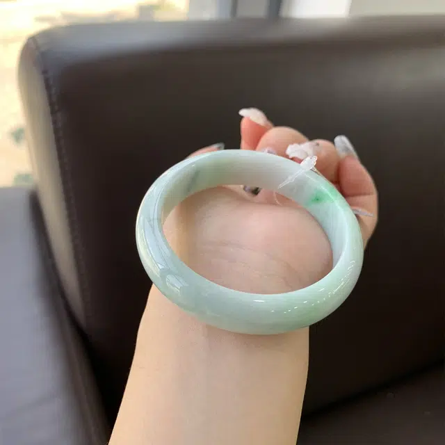 翠亨祥 新中式飘绿花正圈 糯种 翡翠手镯 女款