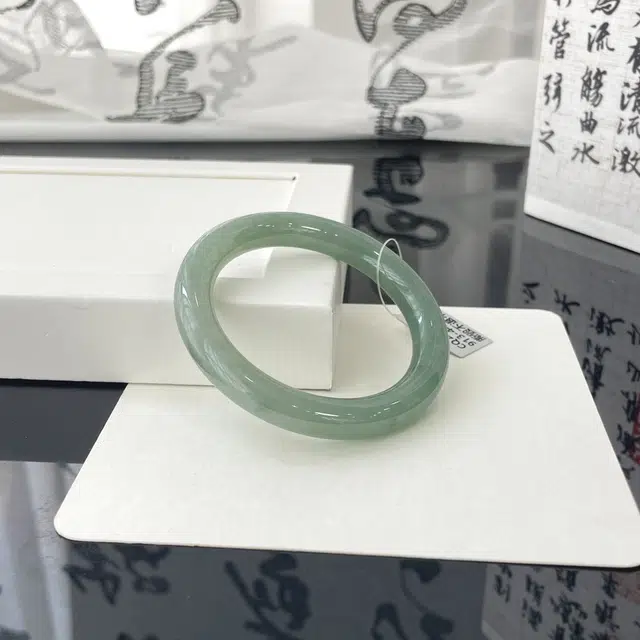 翠亨祥 新中式 温润气质 高级翡翠正圈 胶湖水绿半山水 糯冰 手镯 女款