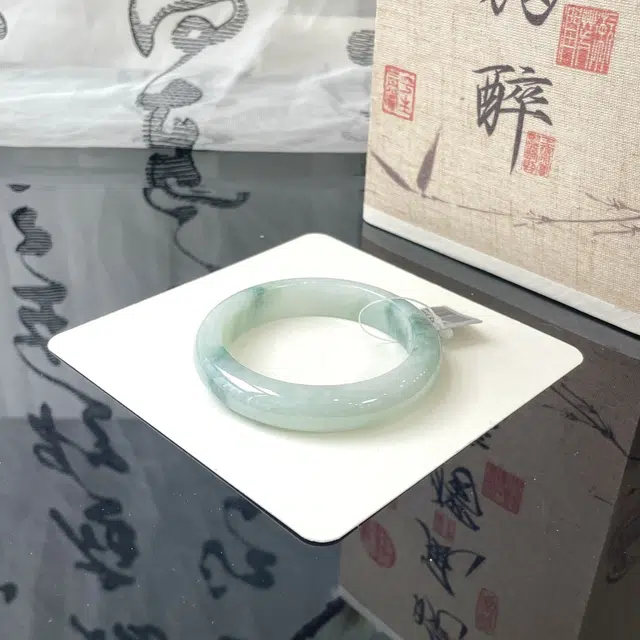 翠亨祥 正圈 细糯飘绿花新中式 优雅气质款 糯种 翡翠手镯 女款
