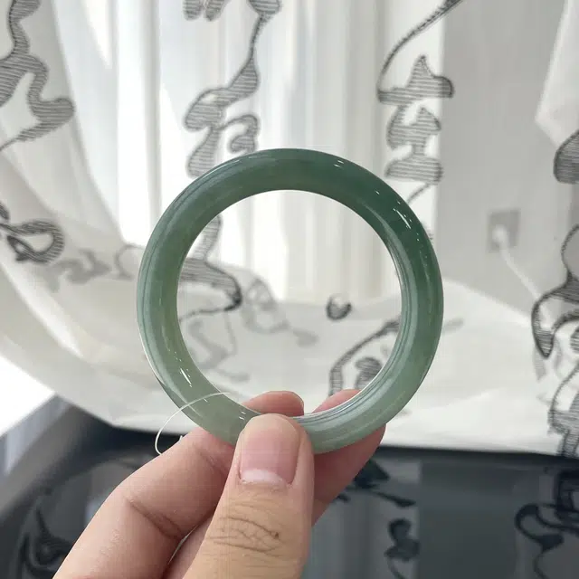 翠亨祥 新中式 温润气质 高级翡翠正圈 胶湖水绿半山水 糯冰 手镯 女款
