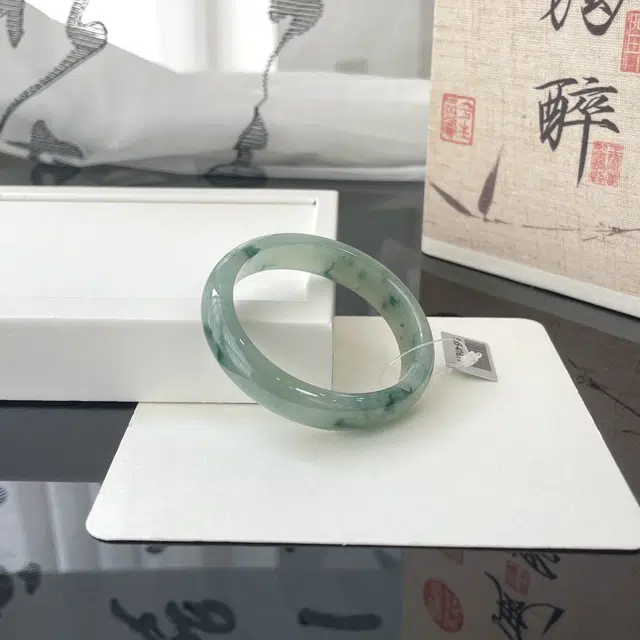 翠亨祥 糯化满圈飘绿花小圈口特色镯 糯种 翡翠手镯 女款