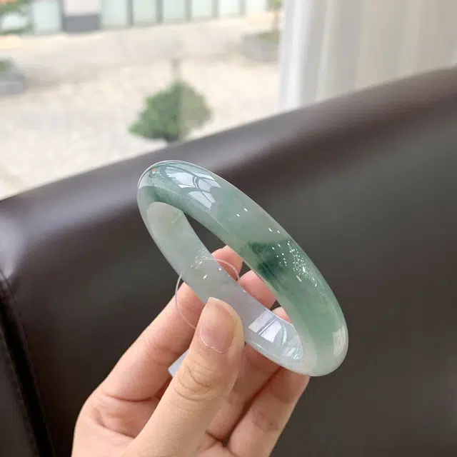 翠亨祥 正圈 飘蓝绿花半山水新中式国风 糯种 翡翠手镯 女款