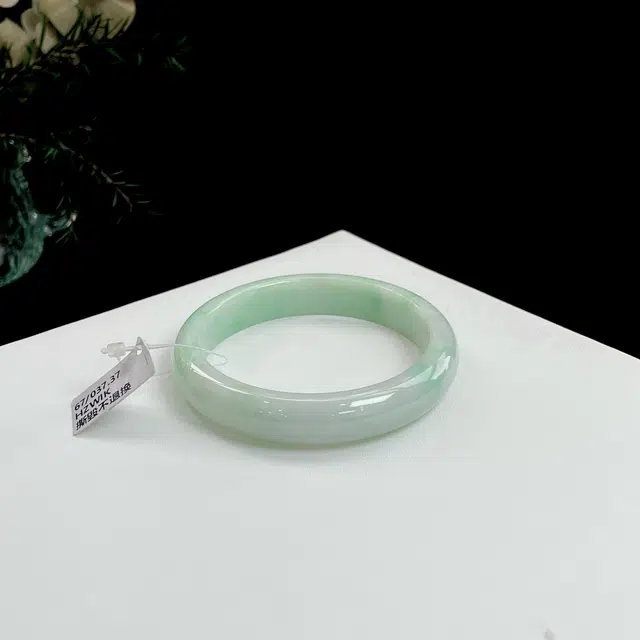 翠亨祥 新中式 高级轻奢款 气质 正圈 细糯晴底飘绿花 糯种 翡翠手镯 女款