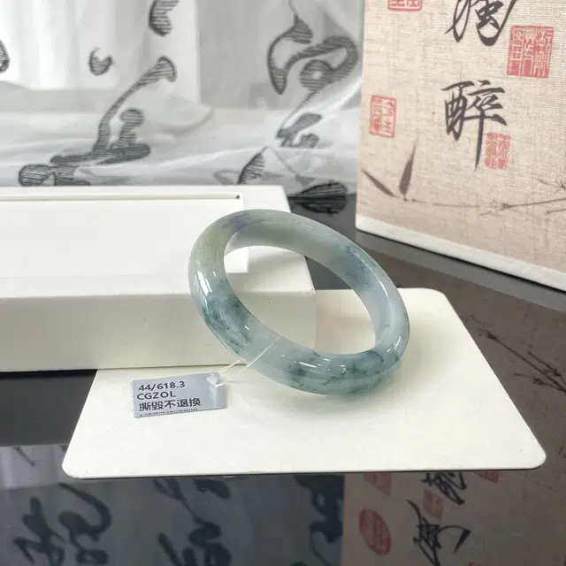 翠亨祥 大气优雅细糯飘花洒紫罗兰 糯种 翡翠手镯 女款