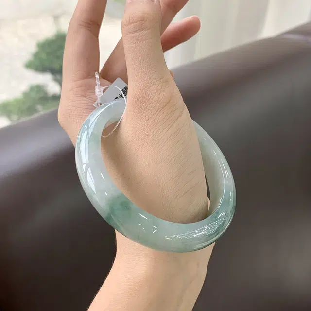 翠亨祥 正圈 飘蓝绿花半山水新中式国风 糯种 翡翠手镯 女款