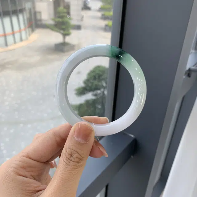 翠亨祥 新中式 国潮国风 优雅气质款 白底青正圈 糯种 翡翠手镯 女款