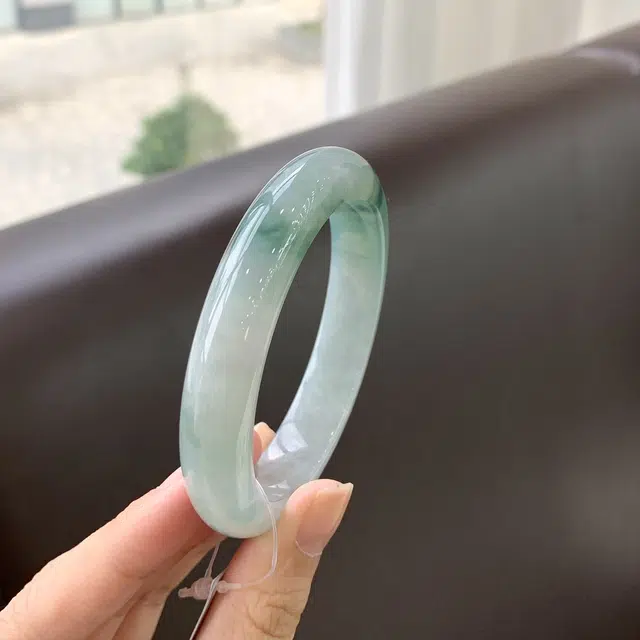 翠亨祥 正圈 飘蓝绿花半山水新中式国风 糯种 翡翠手镯 女款