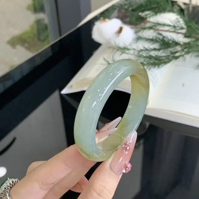 翠亨祥 新中式 高级优雅气质款  轻奢贵妃 糯化晴底带蜜糖 糯种 翡翠手镯 女款