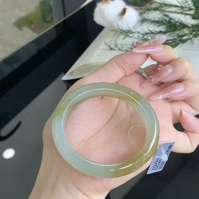 翠亨祥 新中式 高级优雅气质款  轻奢贵妃 糯化晴底带蜜糖 糯种 翡翠手镯 女款