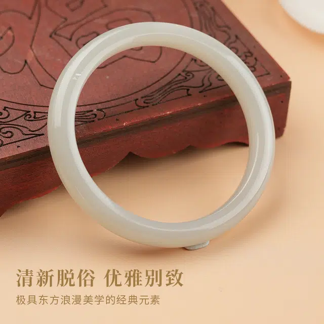 小刘珠宝 新中式 国潮 旗袍汉服古典 古风 轻奢 典雅高级感 时尚通勤 气质温婉 大气百搭 素圈#好运 和田玉手镯 烟紫 女款